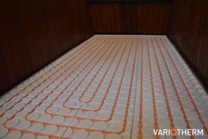 Dunne vloerverwarming op houten underlayment vloer